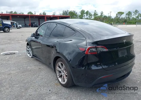 2023 Tesla Model Y Awd/Long Range Dual Motor All-Wheel Drive z USA, uszkodzony, nr VIN 7SAYGDEE7PF768213